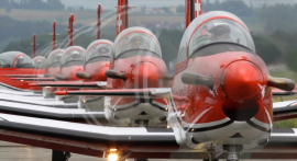 Die neun Pilatus PC-7 Schulflugzeuge  / Propeller Akrobaten der Schweizer Luftwaffe  / ein auserlesener, aviatischen Hochgenuss