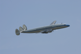 Am Sonntag zwischen 17.00 und 18.00 Uhr besucht uns die legendäre Super Connie. Sie kommt direkt aus Paris von der grossen Flugschau in Le Bourget.