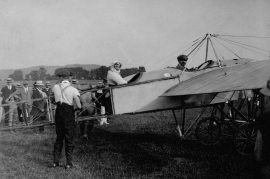 Julie Helene und Oskar Bider im Blériot, Bern 1913 