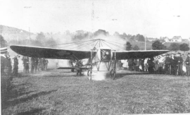 Oskar Bider mit seinem Flugzeug auf dem Gitterli in Liestal; Flug Mailand-Basel; Start zum Weiterflug nach Basel